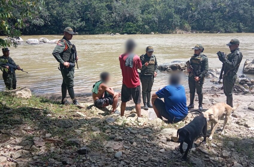  Tres capturados y maquinaria inutilizada en operativo contra minería ilegal en San Luis