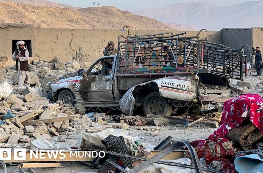  Pakistán ataca Kabul y otras ciudades de Afganistán y declara una «guerra abierta» – BBC