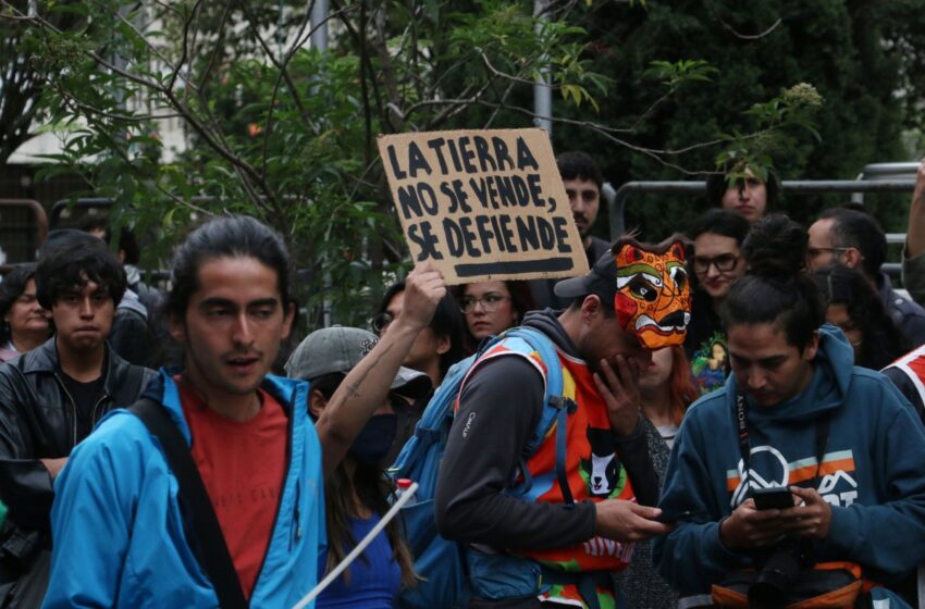  Ambientalistas protestaron en Quito contra la ley urgente de minería y energía – El Comercio