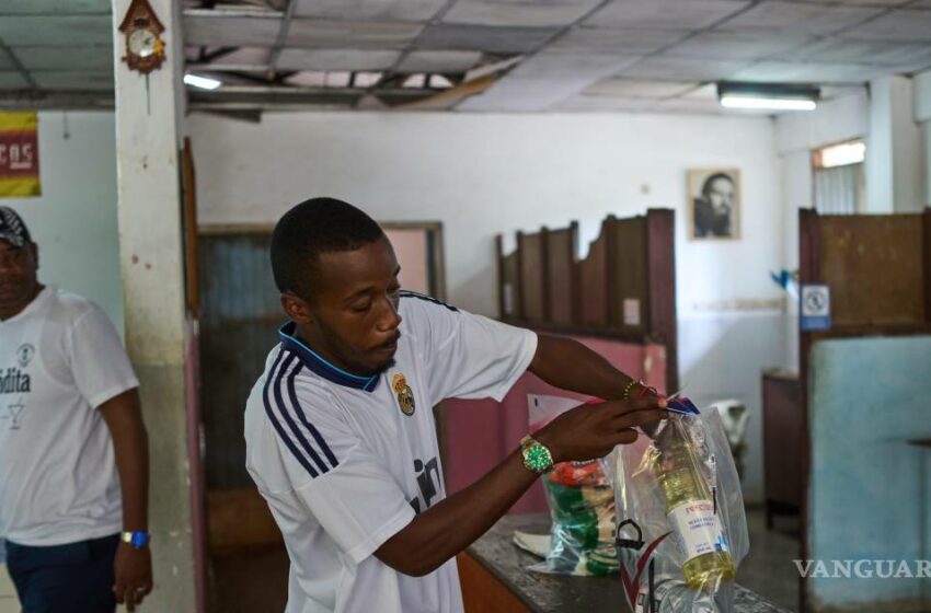  Ciudadanos cubanos agradecen a México la entrega de alimentos mientras la crisis se agrava