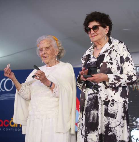  En la FilCo, Margo Glantz y Poniatowska recorrieron un país narrado por ellas