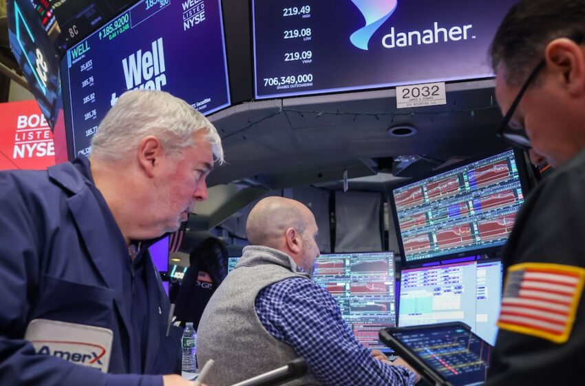  Wall Street cierra con pérdidas mientras la guerra con Irán mantiene al petróleo sobre US$100 – Bloomberg Línea