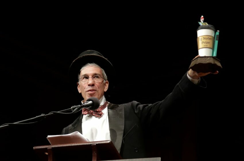  Marc Abrahams, fundador de los 'Nobel de broma': “Los científicos en EE UU están muy …