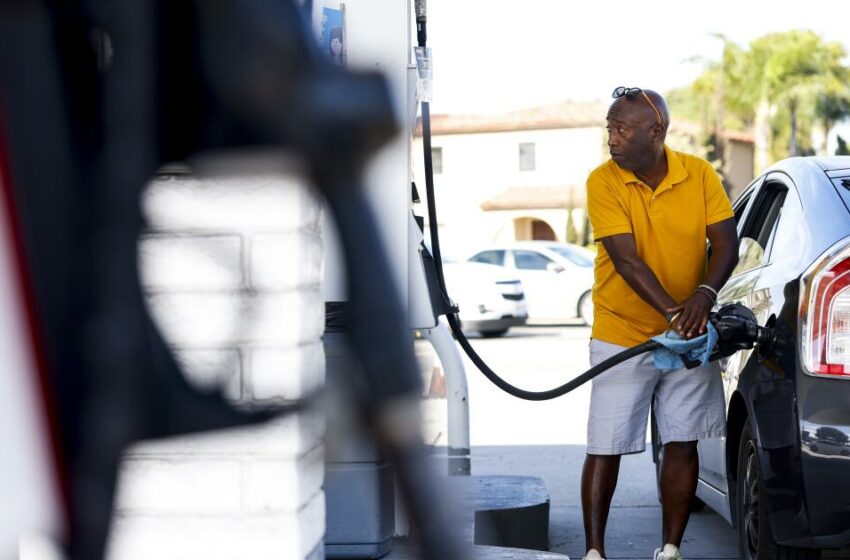  A medida que suben los precios de la gasolina, California recibe un golpe más duro en el surtidor que otros estados