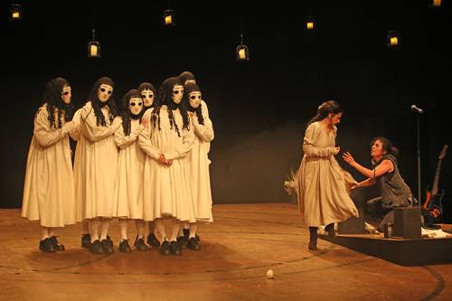  Electra lleva a escena sin solemnidad  las inquietudes eternas de la humanidad