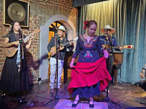  “Cuando Los Vega sube al escenario, despierta la memoria de la sangre”