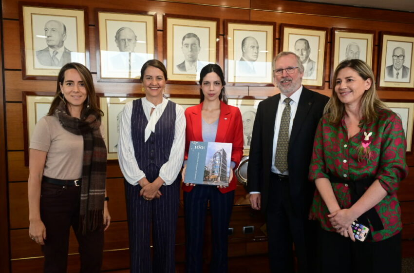  CCS recibe a ministra del Medio Ambiente para abordar agenda ambiental, gestión regulatoria y…