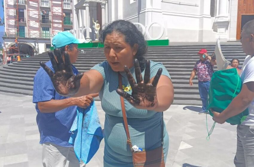  Pescadores reclaman pagos con chapopote en las manos – Excélsior