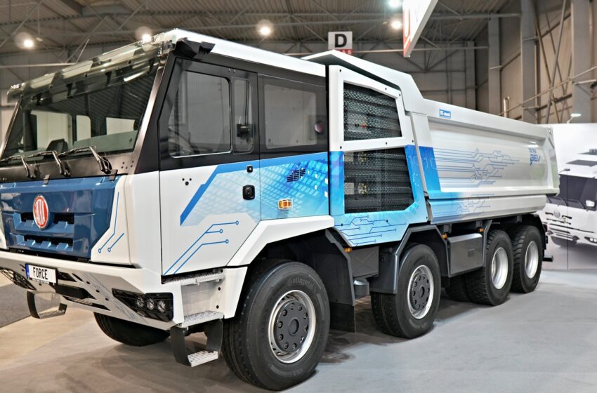  Remolca 18 toneladas, monta 12 baterías con 480 kWh y anuncia hasta 400 km de autonomía