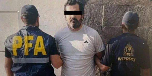  Con alias y pasaporte falso: así se escondió el contralmirante Fernando Farías en Argentina