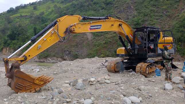 FEMA consigue la destrucción de maquinaria utilizada para la minería ilegal en zona …