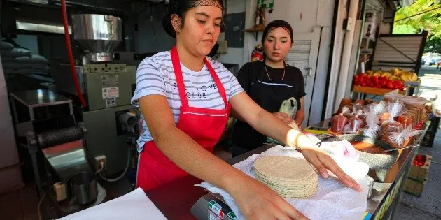  Gobierno de México busca detener alza en el precio de las tortillas
