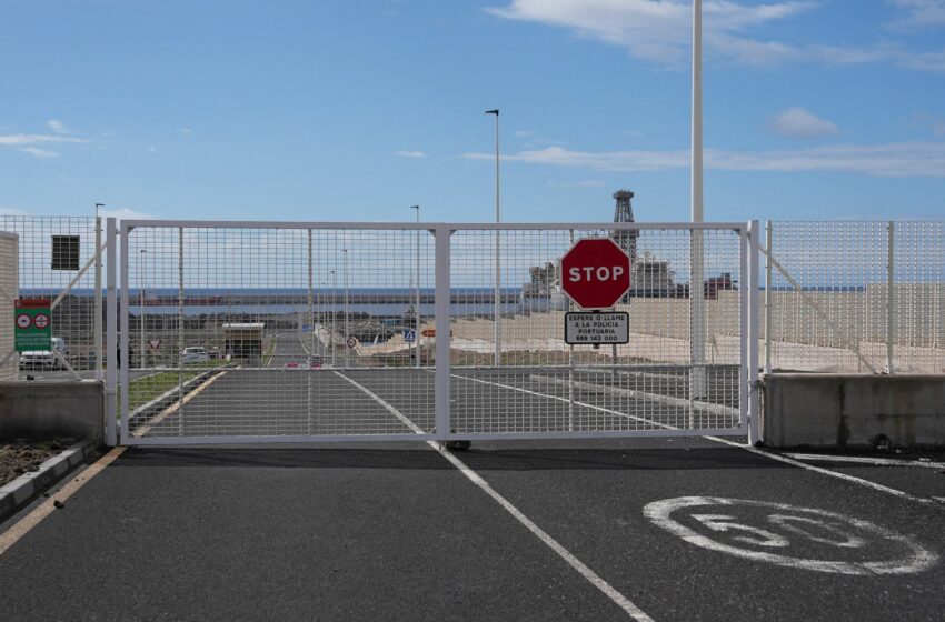  Más de 20 nacionalidades y una escala en Santa Elena: de cómo un brote localizado deriva en una vigilancia global