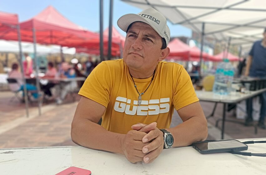  Michoacán: Saúl Peña, pesca langosta de noche y lo muestra en YouTube
