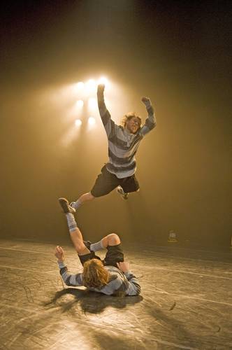  Coreógrafo transforma en danza la inocencia del futbol y la lleva al CCB
