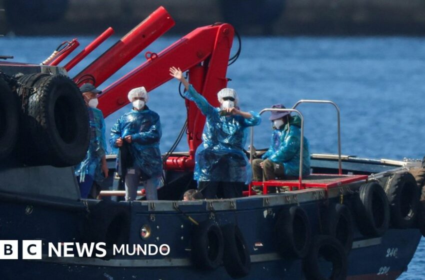  En imágenes: la evacuación de los pasajeros del crucero afectado por el hantavirus en España – BBC
