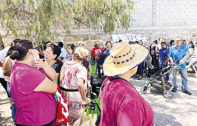  Beneficia Banco de Alimentos aa adultos mayores de la colonia Fidel Velázquez