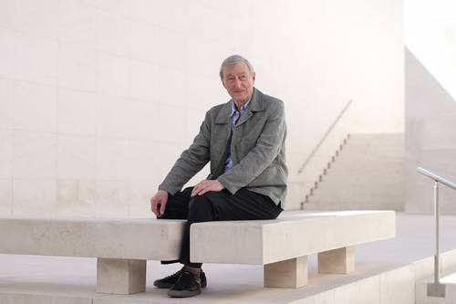  Dan al “optimismo melancólico y el pesimismo alegre” de Julian Barnes el Asturias de las Letras
