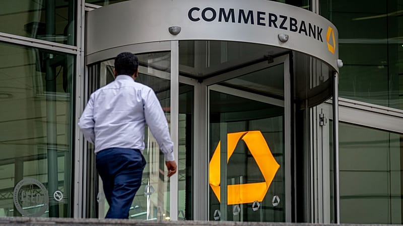  Berlín frena la compra de Commerzbank por UniCredit, pero la acción se dispara en bolsa