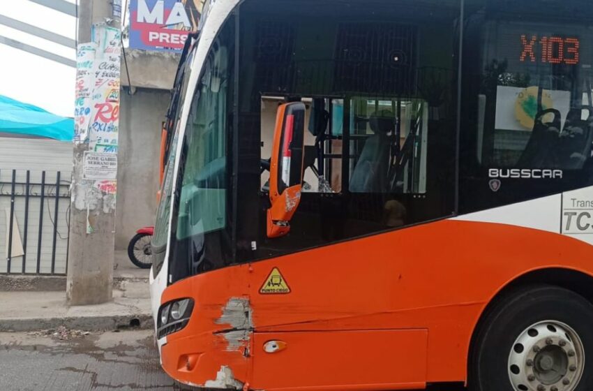  Brutal agresión de motociclista a un operador de TransCaribe –