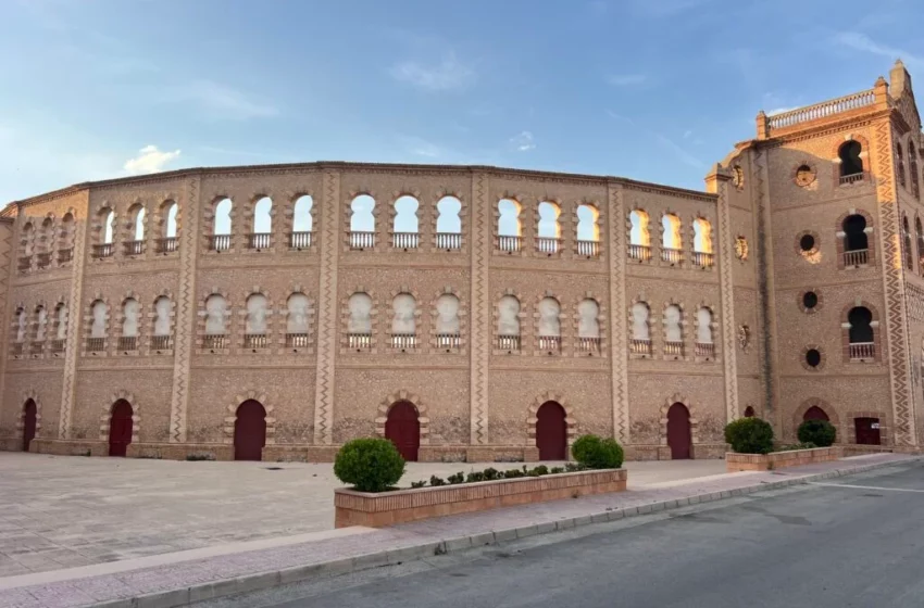  Medio Ambiente y Fiestas supervisan los trabajos de acondicionamiento de la plaza de …