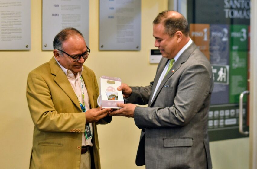  Sede Iquique recibe visita protocolar del Seremi de Medio Ambiente