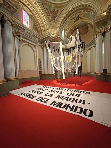  Muestra en el Ex Teresa invita a pensar sobre la indumentaria, la humanidad y lo popular