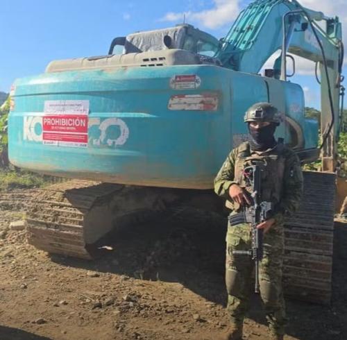  Napo: Fuerzas Armadas inhabilitan cinco excavadoras usadas en minería ilegal – Vistazo