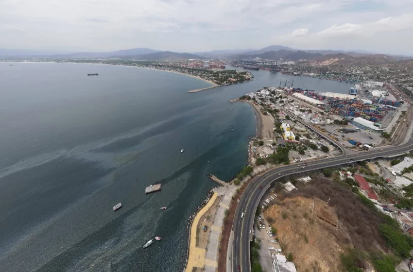 Pemex dice que no hay evidencia de derrame de combustible en la bahía de Manzanillo