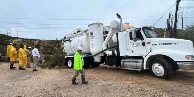  Pemex controla derrame viral de combustóleo en Salina Cruz; sellan ducto averiado