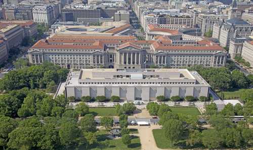  Informe de la Casa Blanca tacha a líderes del Smithsonian de activistas radicales no fiables