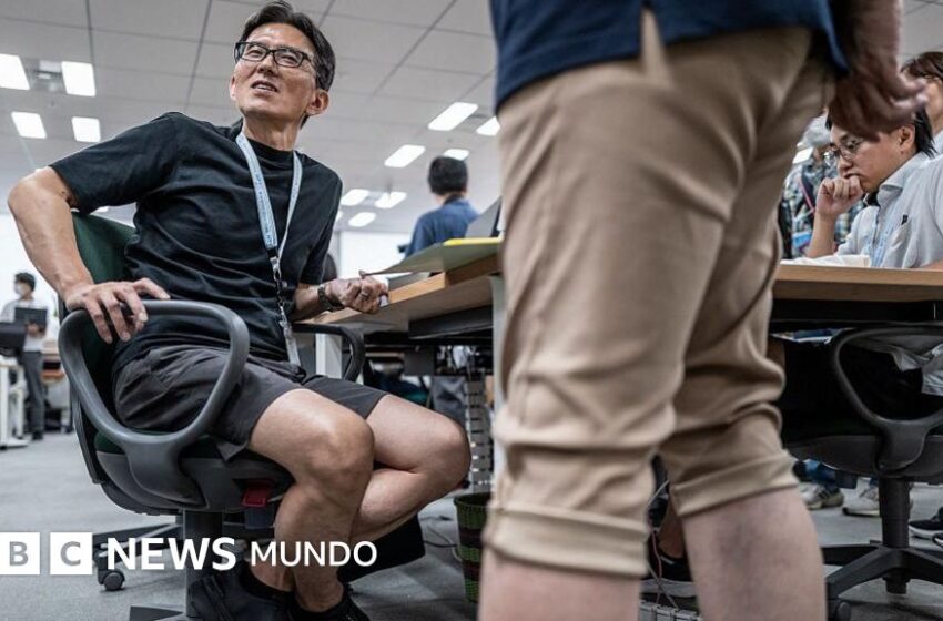  Tokio insta a los hombres a usar pantalones cortos en el trabajo, pero algunas mujeres …