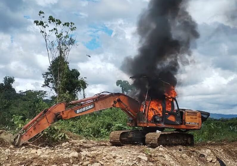  Fuerzas Armadas inhabilitan 9 campamentos y 15 retroexcavadoras de la minería ilegal en …