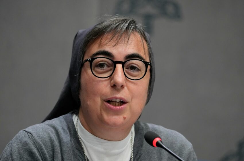  El papa asciende a una monja italiana a un alto cargo migratorio en el Vaticano